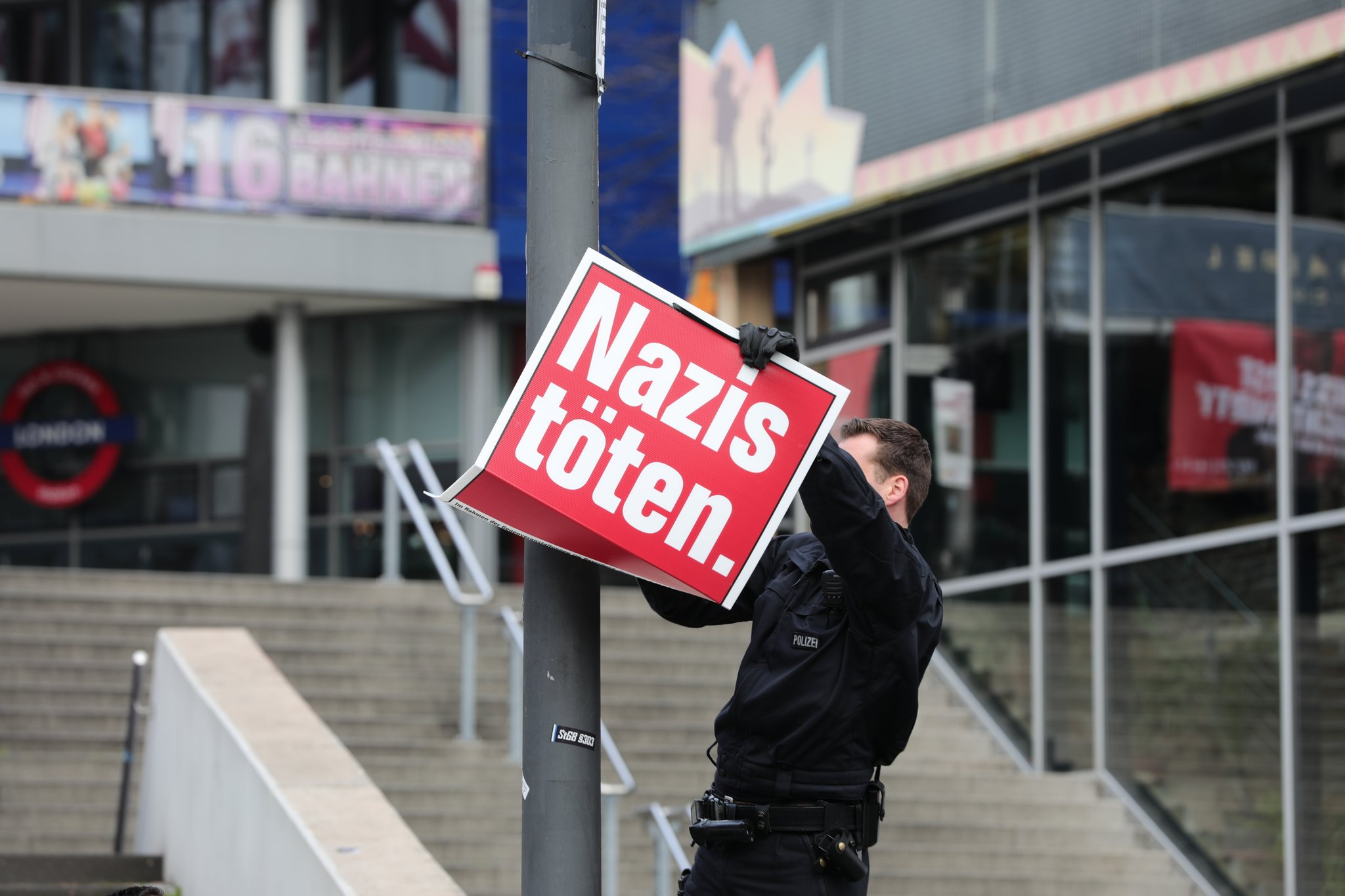 Nazis töten.